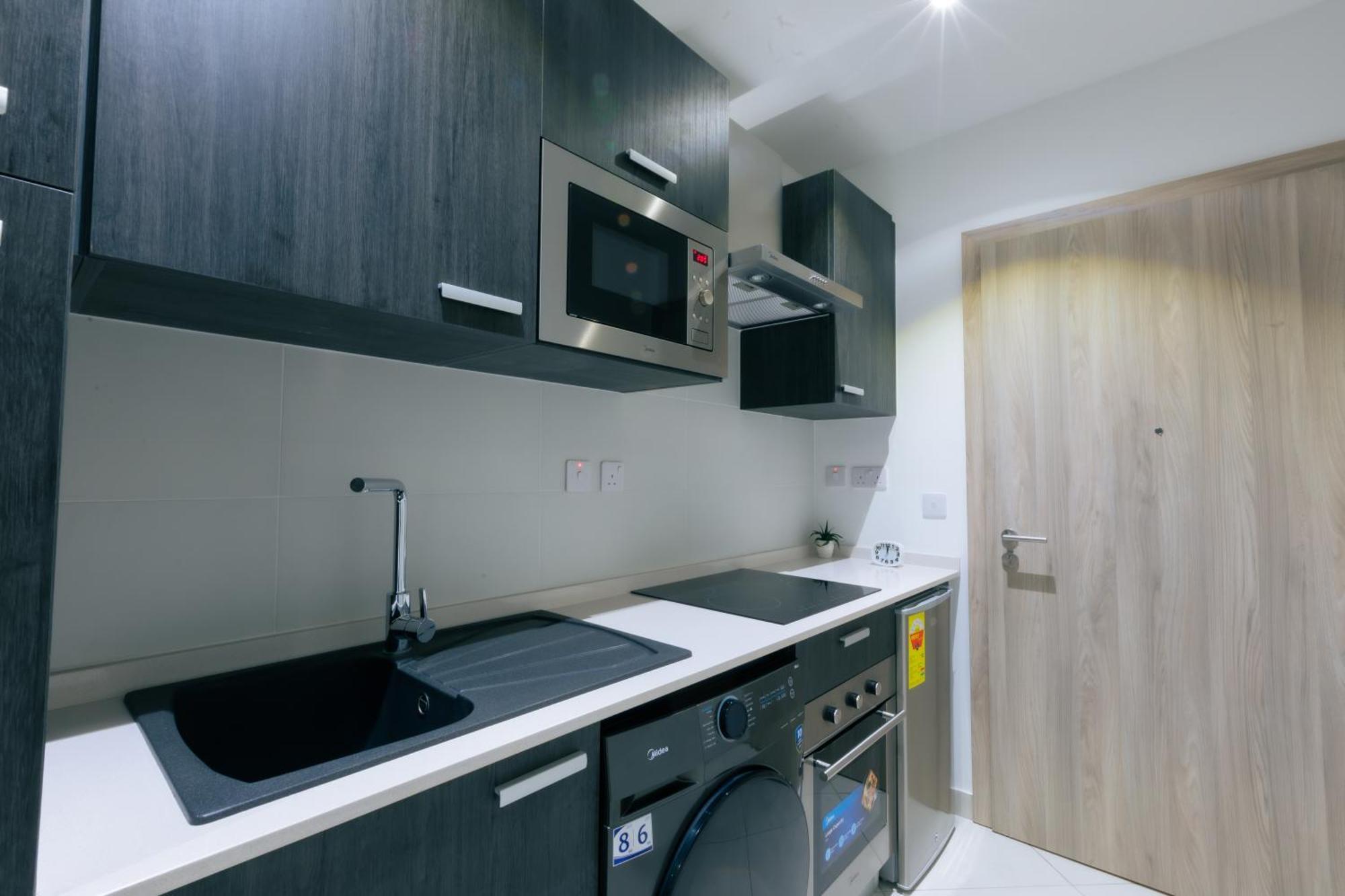 7 Minutes From The Airport - Chic Studio Аккра Екстер'єр фото